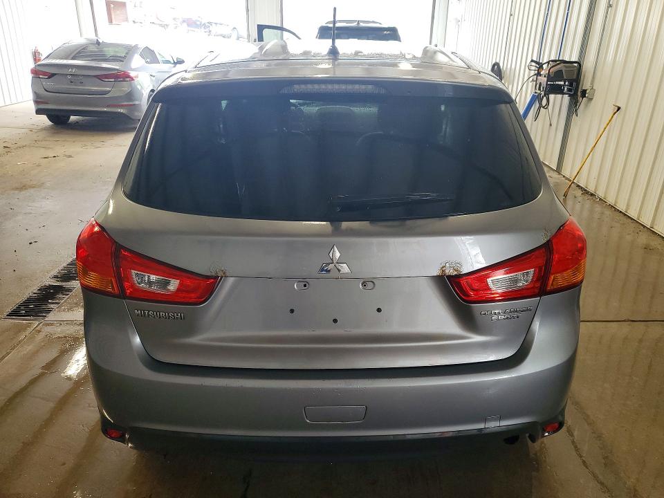2015 Mitsubishi Outlander VIN 4A4AR3AU1FE013146 COPART salvage auction — NORMAL WEAR, Pa - Cert Of Title, sold $4,413 on 2026-08-20 (photo 6)