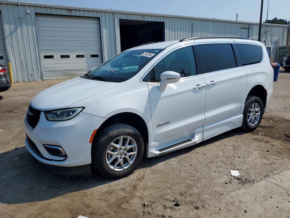 2022 Chrysler Pacifica VIN 2C4RC1BG6NR159682 — COPART salvage auction photo
