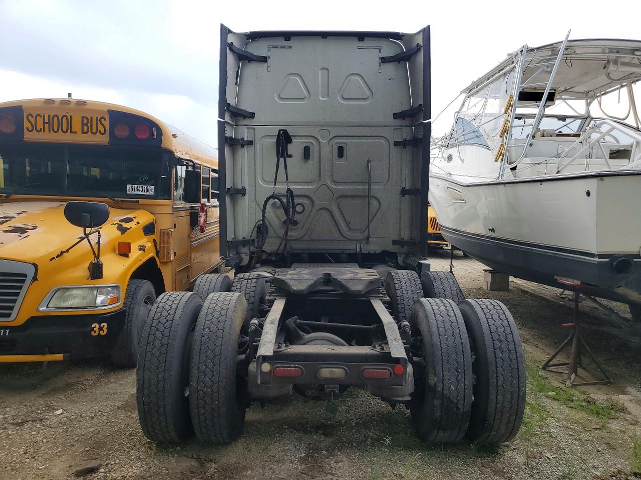 2019 Freightliner Cascadia 126 VIN 1FUJHHDR1KLKV6937 COPART salvage auction — Minor Dent/Scratches, NJ - CERTIFICATE OF TITLE, sold $12,800 on 2026-08-21 (photo 6)