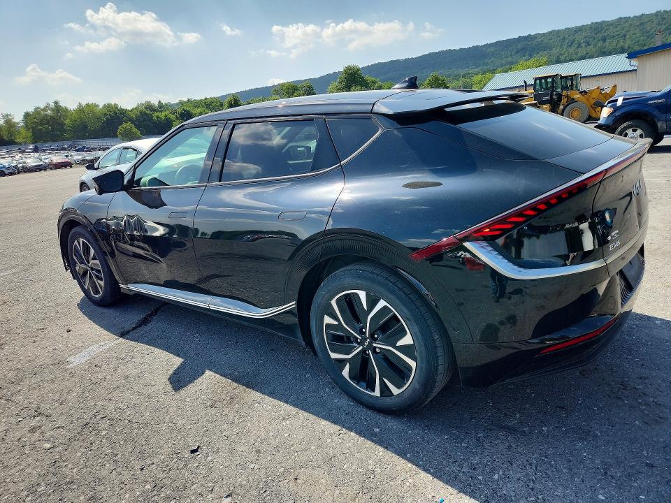 2022 Kia Ev6 VIN KNDC3DLC2N5043279 COPART salvage auction — MINOR DENT/SCRATCHES, Wv - Certificate Of Title (P), sold $4,600 on 2026-07-14 (photo 2)