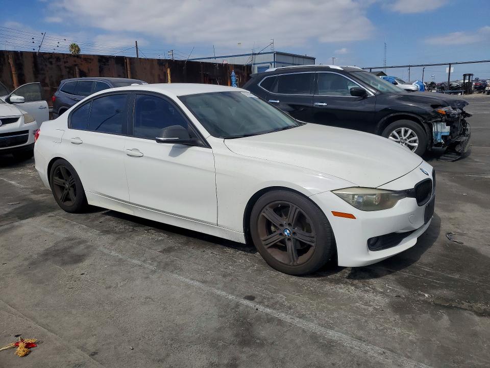2015 BMW 3er VIN WBA3B1G56FNT07650 COPART salvage auction — FRONT END, Ca - Dis/Dlr/Exp Only Clean Title, sold $1,700 on 2026-07-22 (photo 4)