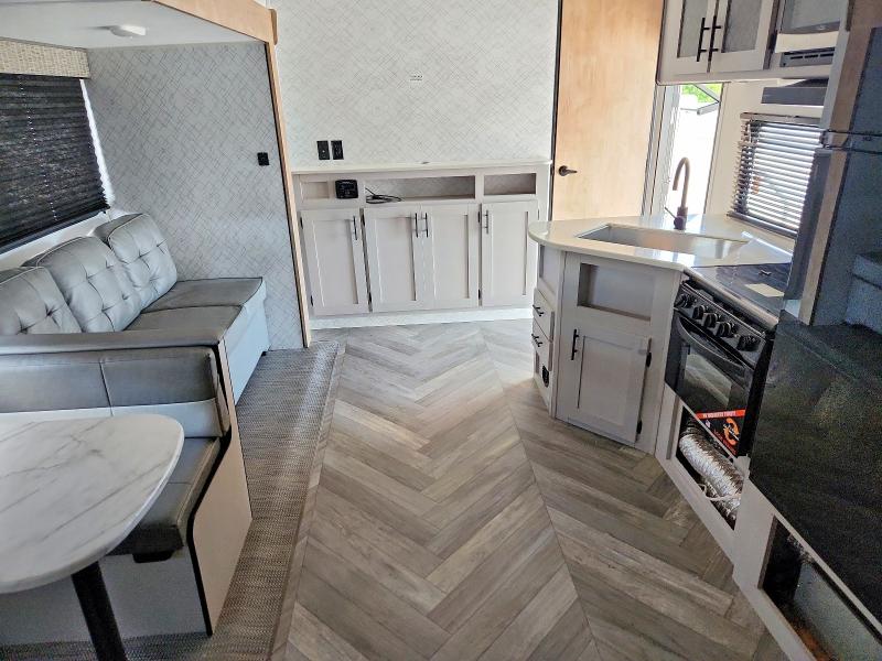 2023 Heartland rv VIN 5SFPB3229PE526954 COPART salvage auction — VANDALISM, LA - CERT OF TITLE-SALVAGE FLOOD, sold $5,200 on 2026-07-22 (photo 5)