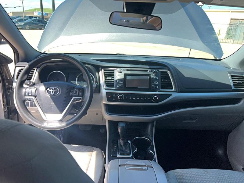 2017 Toyota VIN 5TDZARFH8HS026022 COPART salvage auction — MINOR DENT/SCRATCHES, Tx - Certificate Of Title (P), sold $10,900 on 2026-07-09 (photo 9)