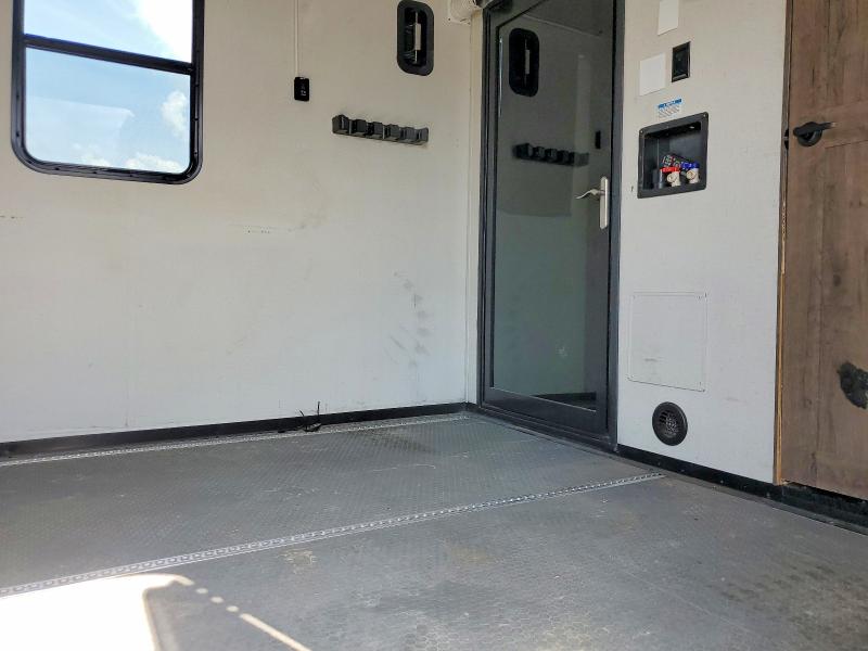 2021 Alliance Recreational vehicle (rv) VIN 7M5FV4538MA003987 COPART salvage auction — ALL OVER, OK - CERT OF TITLE-SALVAGE, sold $19,700 on 2026-08-27 (photo 6)