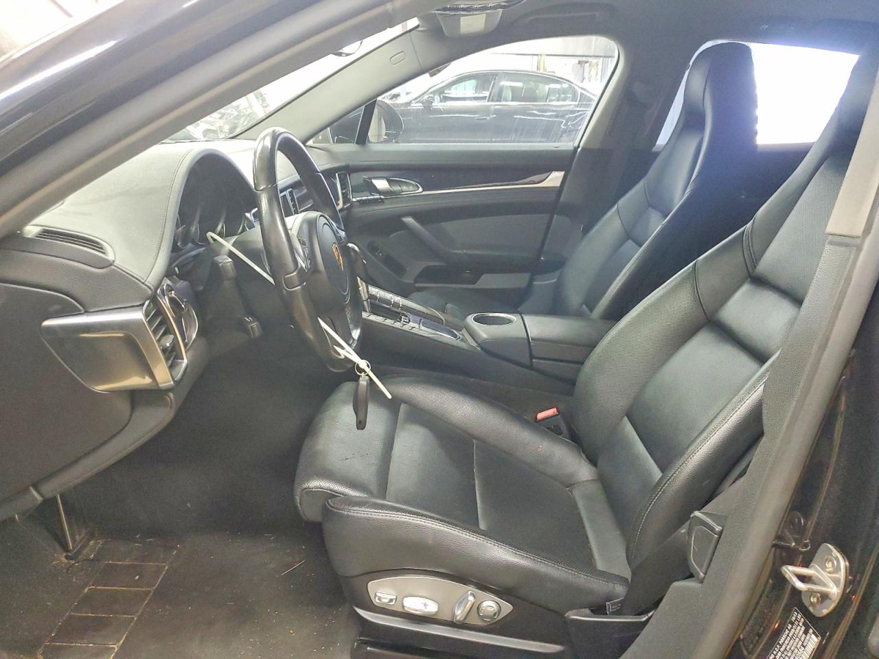 2016 Porsche Panamera VIN WP0AD2A77GL040584 COPART salvage auction — Frame Damage, NC - DLR ONLY-CLEAN/OVER 25% DAMAGE, sold $9,900 on 2026-09-02 (photo 7)