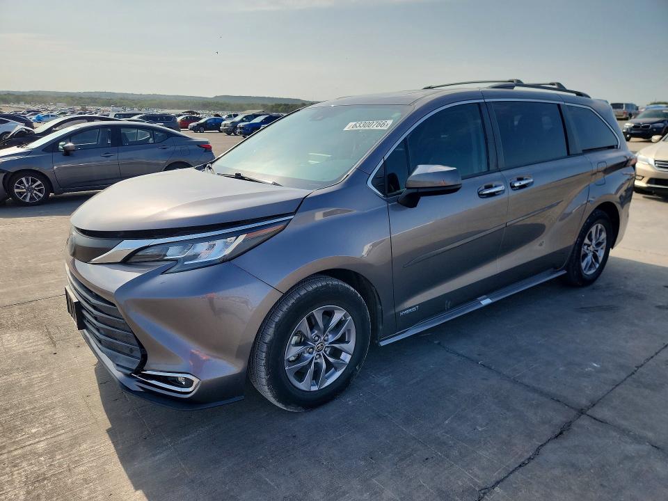 2021 Toyota Sienna VIN 5TDYRKEC8MS040207 — COPART salvage auction photo