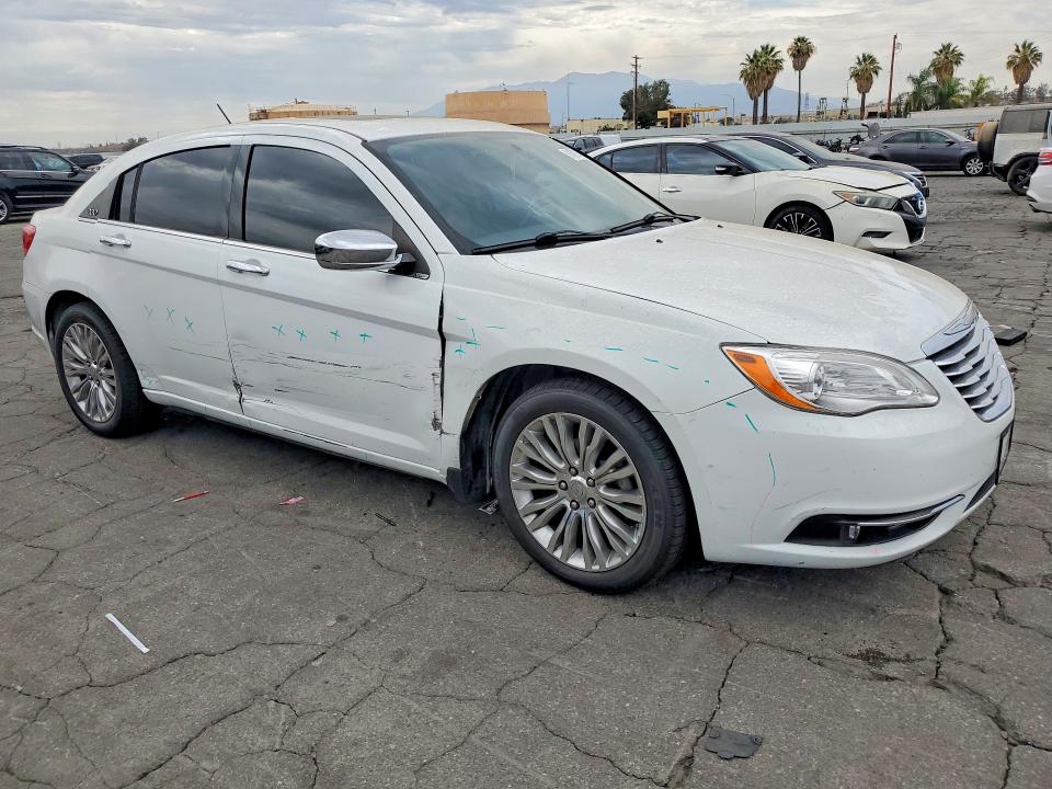 2011 Chrysler 200 VIN 1C3BC2FG7BN618216 COPART salvage auction — MINOR DENT/SCRATCHES, Ca - Salvage Certificate, sold $775 on 2026-07-30 (photo 4)
