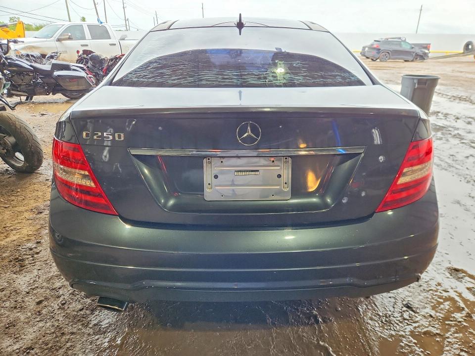 2013 Mercedes-benz C class VIN WDDGJ4HB7DG053015 COPART salvage auction — MINOR DENT/SCRATCHES, TX - CERTIFICATE OF TITLE, sold $825 on 2026-07-24 (photo 6)