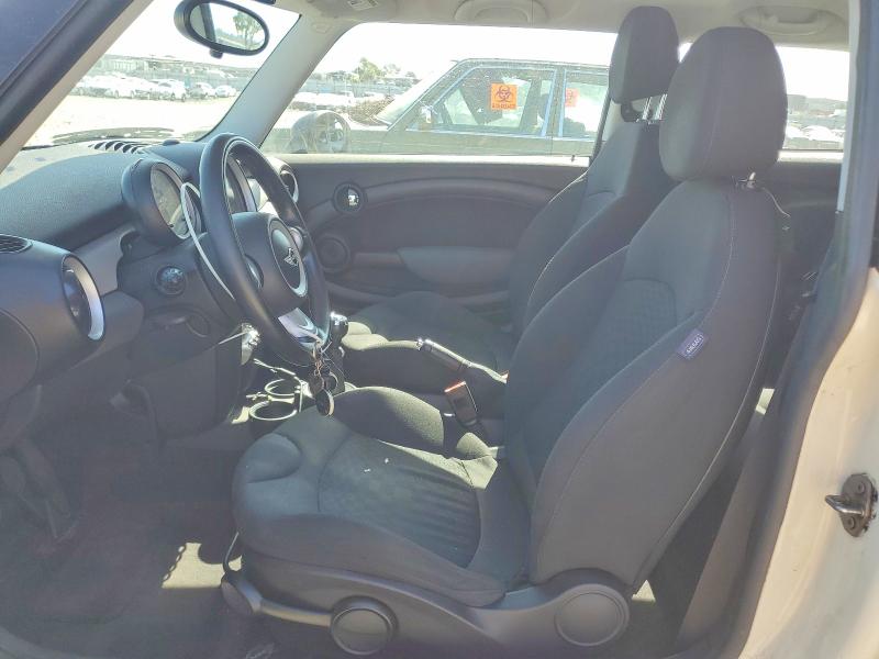 2009 Mini Cooper VIN WMWMF335X9TU75740 COPART salvage auction — MINOR DENT/SCRATCHES, CA - DIS/DLR/EXP ONLY CLEAN TITLE, sold $150 on 2026-08-03 (photo 7)
