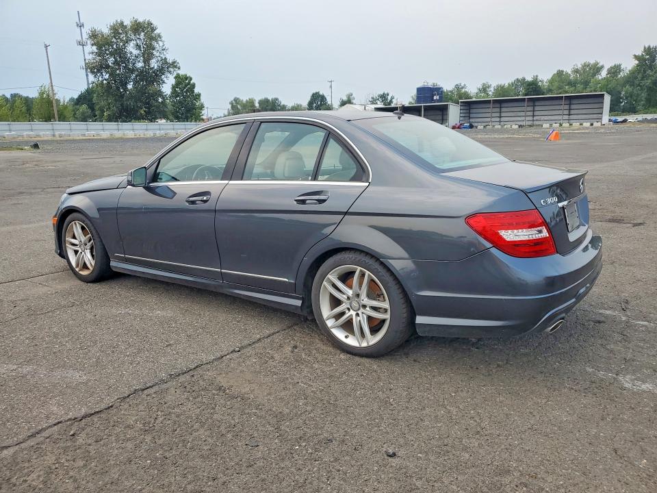 2014 Mercedes-benz C-klasse VIN WDDGF8AB9ER318901 COPART salvage auction — MECHANICAL, Or - Certificate Of Title, sold $550 on 2026-07-29 (photo 2)