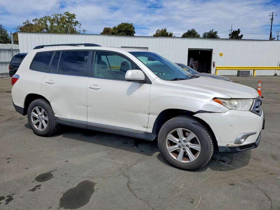 2013 Toyota Highlander VIN 5TDBK3EH7DS271756 COPART salvage auction — MINOR DENT/SCRATCHES, Ca - Salvage Certificate, sold $2,100 on 2026-07-31 (photo 4)