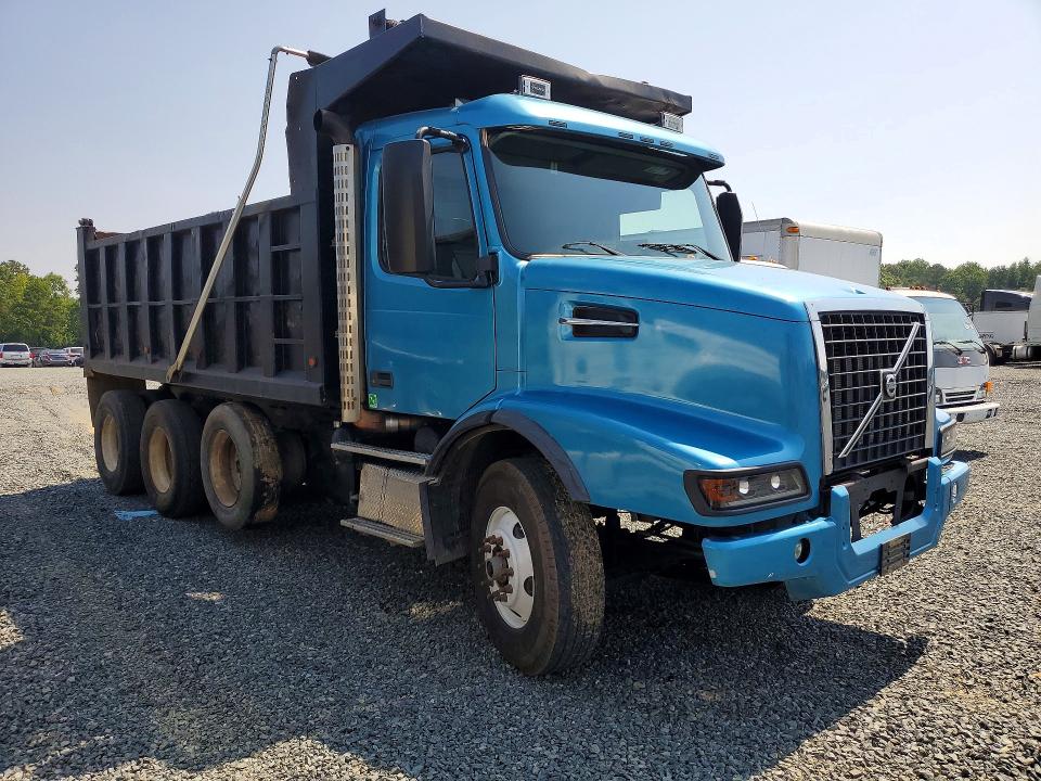 2002 Volvo Vhd VIN 4V5K99UF32N310912 COPART salvage auction — DAMAGE HISTORY, Nc - Dealer Only Clean Title, sold $14,200 on 2026-07-28 (photo 4)