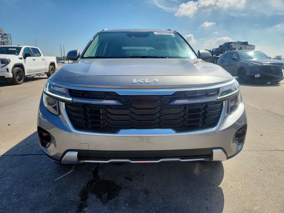 2026 Kia Seltos VIN KNDER2AA1T7947963 COPART salvage auction — WATER/FLOOD, MI - CERT OF TITLE-SALVAGE FLOOD, sold $12,700 on 2026-08-12 (photo 5)