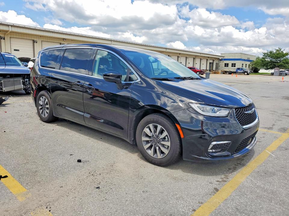 2024 Chrysler Pacifica VIN 2C4RC1S75RR166709 COPART salvage auction — MINOR DENT/SCRATCHES, FL - CERT OF TITLE-SLVG REBLD FLOOD (P), sold $14,800 on 2026-07-30 (photo 4)