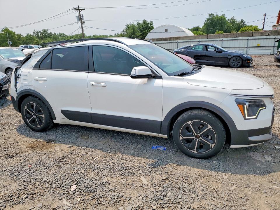 2023 Kia Niro VIN KNDCR3LE2P5051508 COPART salvage auction — ROOF, Salvage Title, sold $8,200 on 2026-08-21 (photo 4)