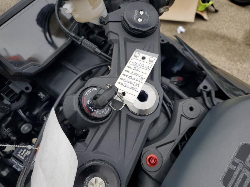 2025 Kawasaki Zx VIN JKBZXJJ18SA031290 COPART salvage auction — SIDE, OH - CERT OF TITLE-SALVAGE, sold $2,050 on 2026-07-23 (photo 8)