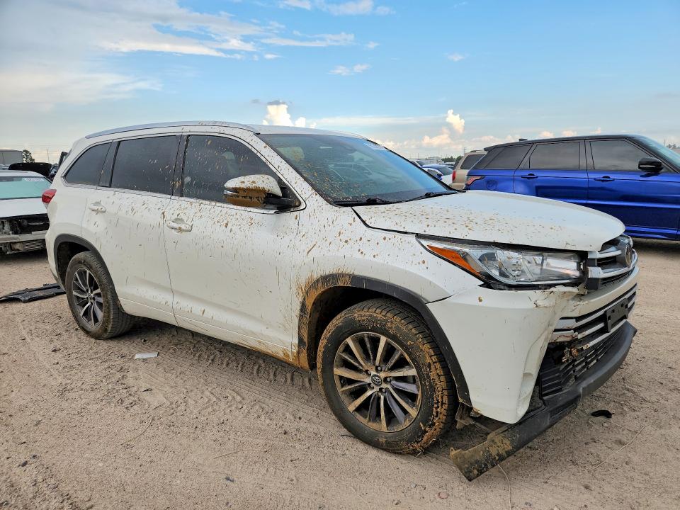 2018 Toyota Highlander VIN 5TDKZRFH0JS531438 COPART salvage auction — FRONT END, Tx - Salvage Vehicle Title, sold $10,700 on 2026-07-14 (photo 4)