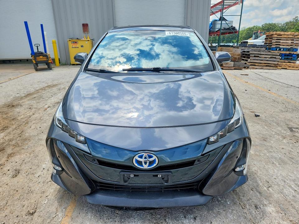 2020 Toyota Prius VIN JTDKARFP0L3152569 COPART salvage auction — MINOR DENT/SCRATCHES, Mo - Cert Of Title-Prior Salvage, sold $11,400 on 2026-07-27 (photo 5)