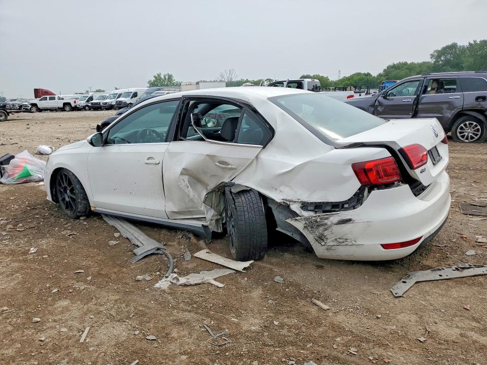 2014 Volkswagen Jetta VIN 3VW5S7AJ7EM388488 COPART salvage auction — REAR END, Il - Salvage Certificate, sold $475 on 2026-09-02 (photo 2)