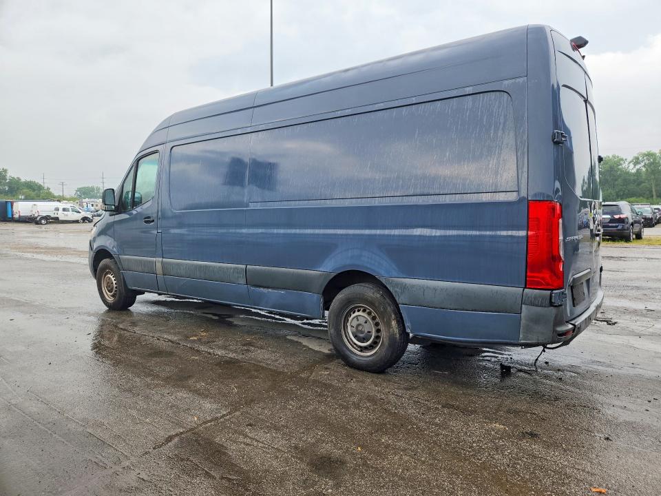 2019 Mercedes-benz Sprinter VIN WD4PF1CD5KP143494 COPART salvage auction — MINOR DENT/SCRATCHES, Wv - Certificate Of Title (P), sold $7,200 on 2026-07-28 (photo 2)