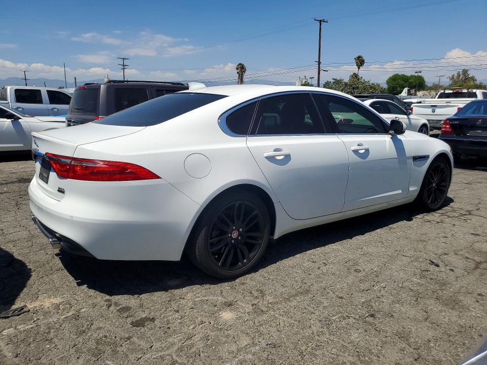 2017 Jaguar Xf VIN SAJBK4BV6HCY28598 COPART salvage auction — MINOR DENT/SCRATCHES, CA - DIS/DLR/EXP ONLY CLEAN TITLE, sold $1,350 on 2026-07-27 (photo 3)