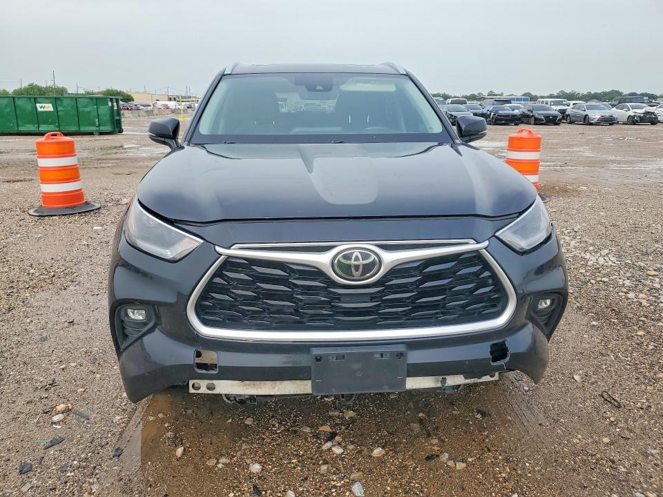 2021 Toyota Highlander VIN 5TDGZRAH1MS039907 COPART salvage auction — MINOR DENT/SCRATCHES, Tx - Certificate Of Title, sold $17,800 on 2026-07-29 (photo 5)