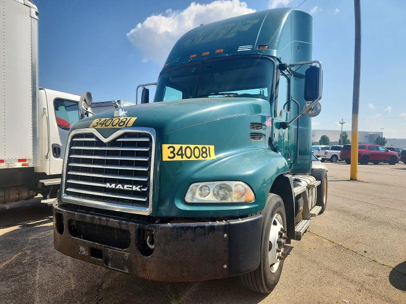 2015 Mack All other VIN 1M1AW01X5FM007414 COPART salvage auction — NORMAL WEAR, OK - CERTIFICATE OF TITLE (P), sold $2,050 on 2026-07-30 (photo 2)