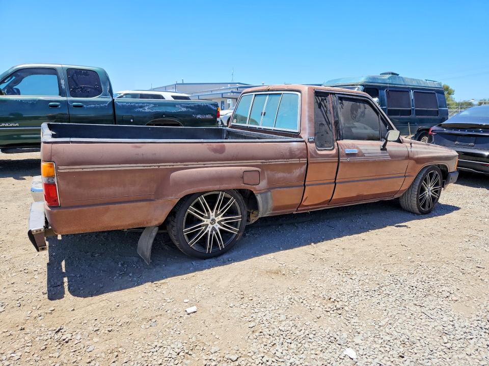 1986 Toyota Pickup VIN JT4RN56S3G7004690 COPART salvage auction — MINOR DENT/SCRATCHES, Ca - Dis/Dlr/Exp Only Clean Title, sold $2,600 on 2026-07-28 (photo 3)
