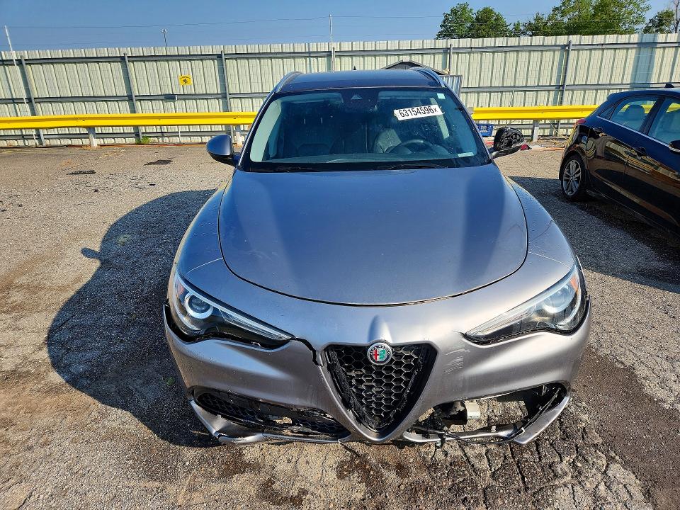 2018 Alfa romeo Stelvio VIN ZASFAKBNXJ7B71902 COPART salvage auction — FRONT END, Wv - Certificate Of Title, sold $4,400 on 2026-08-07 (photo 5)