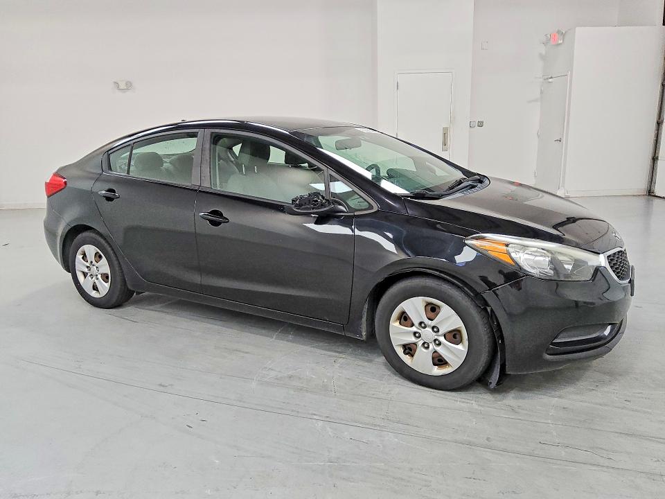 2016 Kia Forte VIN KNAFK4A68G5531164 COPART salvage auction — NORMAL WEAR, NJ - CERTIFICATE OF TITLE (P), sold $1,900 on 2026-07-21 (photo 4)