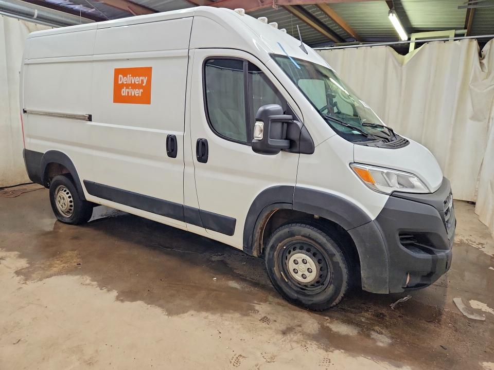 2025 Ram Promaster 2500 VIN 3C6LRVCG5SE512010 COPART salvage auction — MINOR DENT/SCRATCHES, OK - CERTIFICATE OF TITLE (P), sold $10 on 2026-08-03 (photo 4)