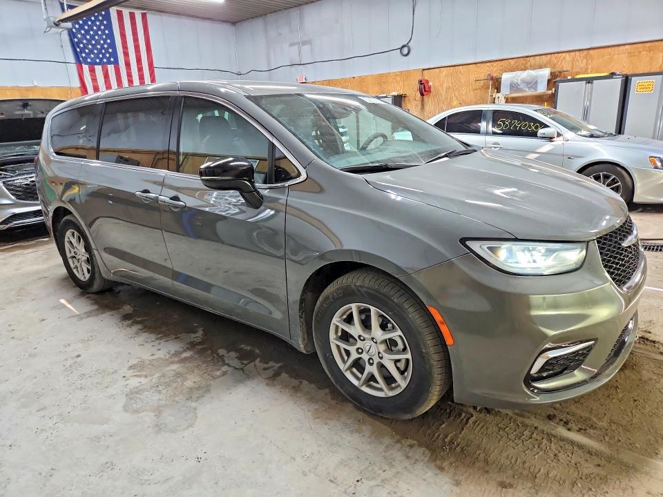 2025 Chrysler Pacifica VIN 2C4RC1BG6SR556501 COPART salvage auction — MINOR DENT/SCRATCHES, GA - CERTIFICATE OF TITLE, sold $21,100 on 2026-07-27 (photo 4)