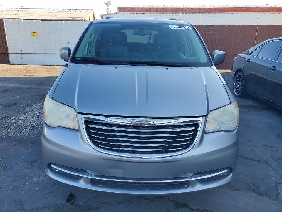 2013 Chrysler Voyager VIN 2C4RC1BGXDR674277 COPART salvage auction — REAR END, Nv - Certificate Of Title, sold $900 on 2026-08-01 (photo 5)