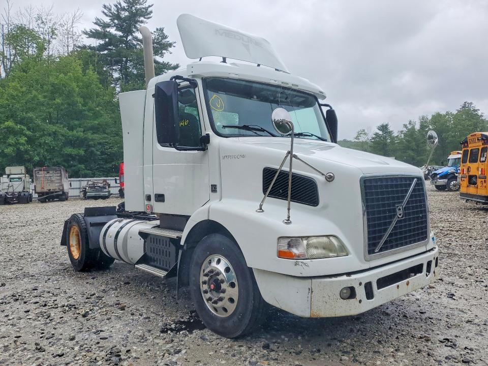 2014 Volvo VIN 4V4M19EGXEN170146 COPART salvage auction — MINOR DENT/SCRATCHES, Il - Certificate Of Title (P), sold $1,150 on 2026-08-11 (photo 4)