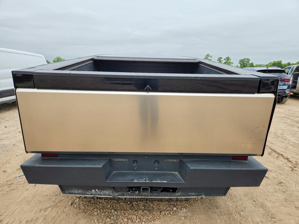 2024 Tesla Cybertruck VIN 7G2CEHEE7RA019624 COPART salvage auction — FRONT END, Tx - Salvage Vehicle Title, sold $44,000 on 2026-07-24 (photo 6)