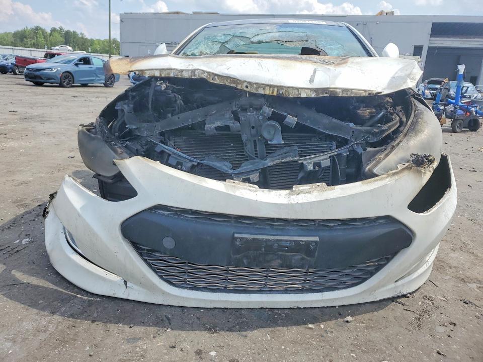 2011 Hyundai Sonata VIN KMHEC4A44BA010724 COPART salvage auction — Burn Engine, VA - CERT OF TITLE - SALVAGE, sold $325 on 2026-07-22 (photo 5)