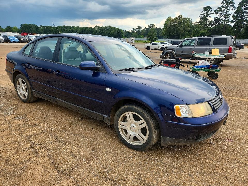 2001 Volkswagen Passat VIN WVWBH63B81P028526 COPART salvage auction — MECHANICAL, TX - CERTIFICATE OF TITLE, sold $175 on 2026-07-27 (photo 4)