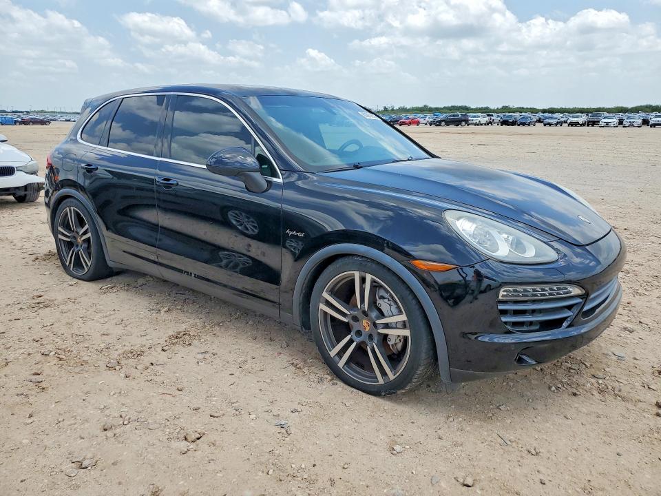 2014 Porsche Cayenne VIN WP1AE2A2XELA50099 COPART salvage auction — MINOR DENT/SCRATCHES, Tx - Certificate Of Title (P), sold $4,600 on 2026-08-13 (photo 4)