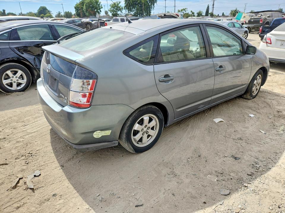 2004 Toyota Prius VIN JTDKB22U440109243 COPART salvage auction — NORMAL WEAR, CA - DIS/DLR/EXP ONLY CLEAN TITLE, sold $300 on 2026-07-27 (photo 3)