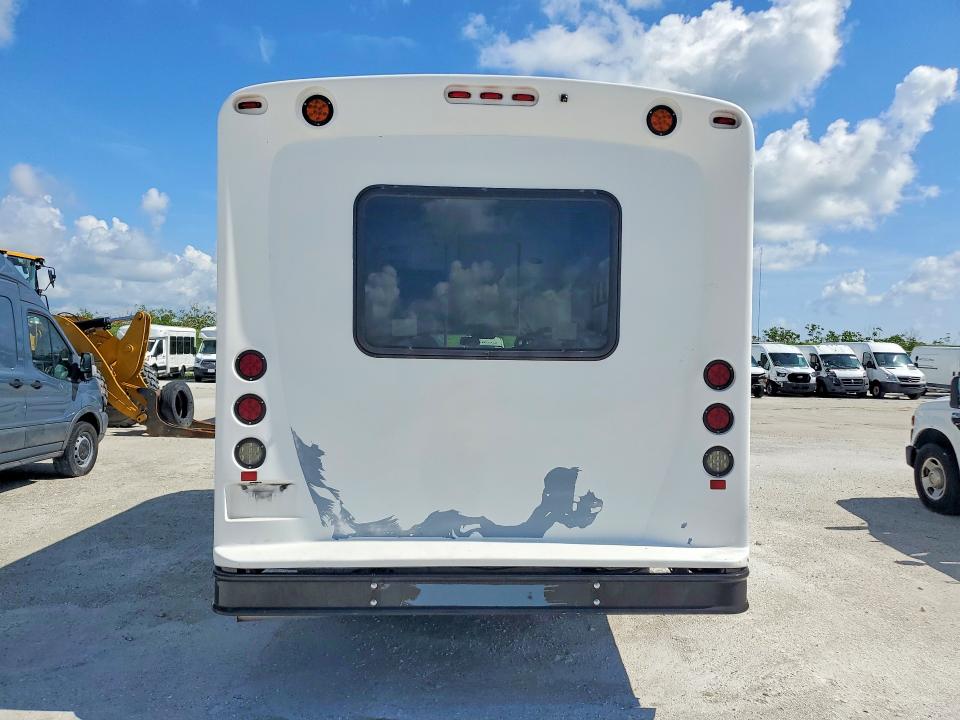 2021 Ford Econoline e350 VIN 1FDEE3FN2MDC10721 COPART salvage auction — MINOR DENT/SCRATCHES, Fl - Certificate Of Title, sold $11,400 on 2026-08-18 (photo 6)