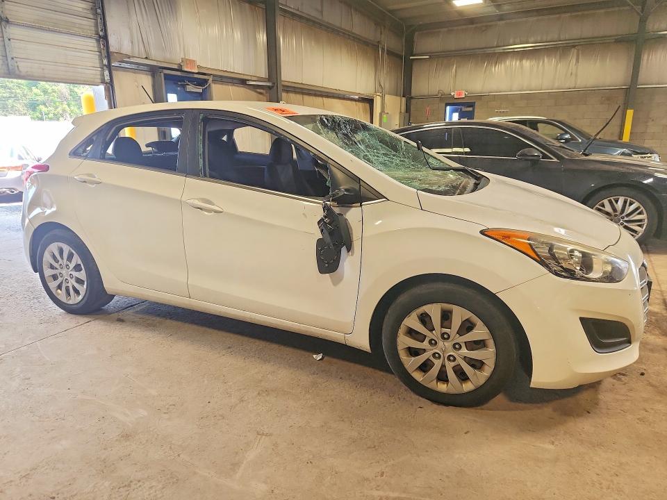 2017 Hyundai Elantra VIN KMHD35LHXHU373067 COPART salvage auction — VANDALISM, Pa - Certificate Of Salvage, sold $700 on 2026-07-20 (photo 4)
