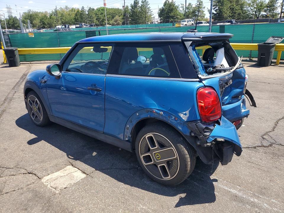 2022 Mini Cooper VIN WMW13DJ03N2P63088 COPART salvage auction — REAR END, Az - Cert Of Title - Salvage, sold $4,000 on 2026-08-11 (photo 2)