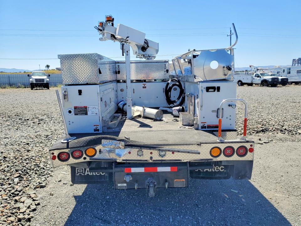 2020 Ford F-450 super duty VIN 1FDUF4GN6LEE10667 COPART salvage auction — SIDE, CA - DIS/DLR/EXP ONLY CLEAN TITLE, sold $9,500 on 2026-08-06 (photo 6)
