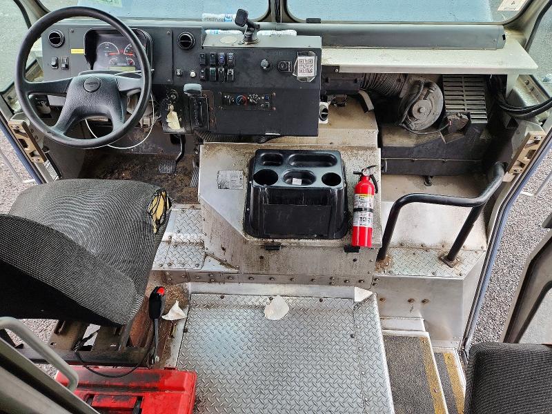 2021 Freightliner Mt45g VIN 4UZAC2GA3MCMM9727 COPART salvage auction — MINOR DENT/SCRATCHES, MA - CERTIFICATE OF TITLE, sold $15,600 on 2026-09-15 (photo 8)