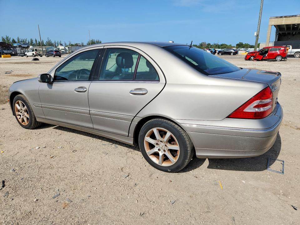 2007 Mercedes-benz C class VIN WDBRF92H77F914023 COPART salvage auction — MINOR DENT/SCRATCHES, FL - CERT OF TITLE-REBUILT, sold $500 on 2026-07-28 (photo 2)