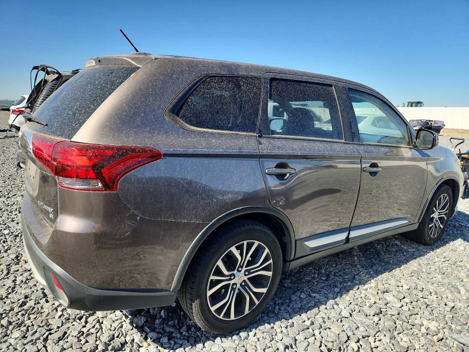 2016 Mitsubishi Outlander VIN JA4AD3A38GZ013372 COPART salvage auction — MINOR DENT/SCRATCHES, CA - DIS/DLR/EXP ONLY CLEAN TITLE, sold $1,250 on 2026-07-27 (photo 3)
