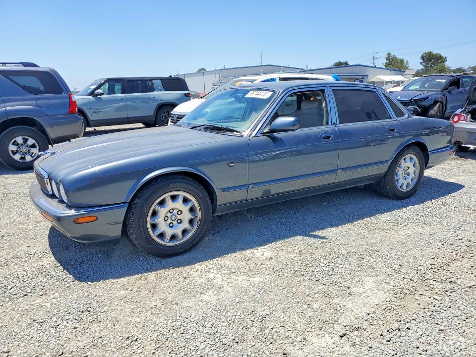 2000 Jaguar Xj series VIN SAJDA14C7YLF16671 COPART salvage auction — MINOR DENT/SCRATCHES, Ca - App For Dup Salvage Or Ac, sold $500 on 2026-07-31 (photo 1)