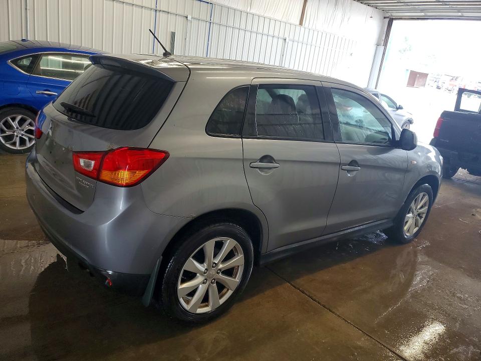 2015 Mitsubishi Outlander VIN 4A4AR3AU1FE013146 COPART salvage auction — NORMAL WEAR, Pa - Cert Of Title, sold $4,413 on 2026-08-20 (photo 3)
