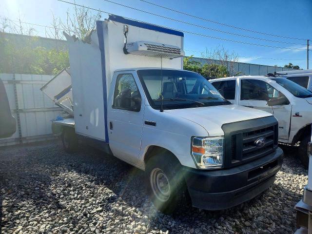 2023 Ford Econoline e350 VIN 1FDWE3FK1PDD14762 COPART salvage auction — REAR END, FL - CERTIFICATE OF TITLE (P), sold $100 on 2026-07-27 (photo 4)