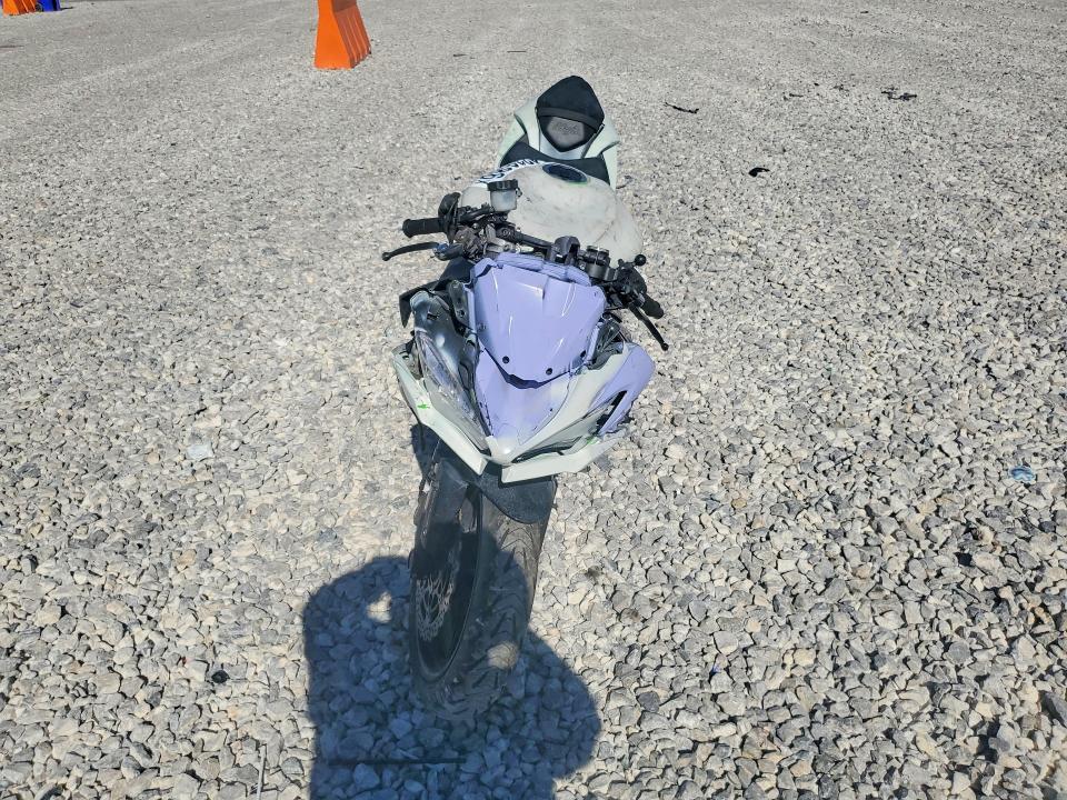 2020 Kawasaki Zx VIN JKBZXJG15LA008641 COPART salvage auction — VANDALISM, AZ - CERTIFICATE OF TITLE, sold $2,000 on 2026-07-16 (photo 2)